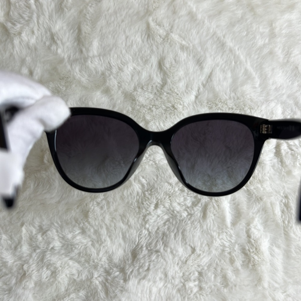 Chanel sunglasses - Picture 7 of 8